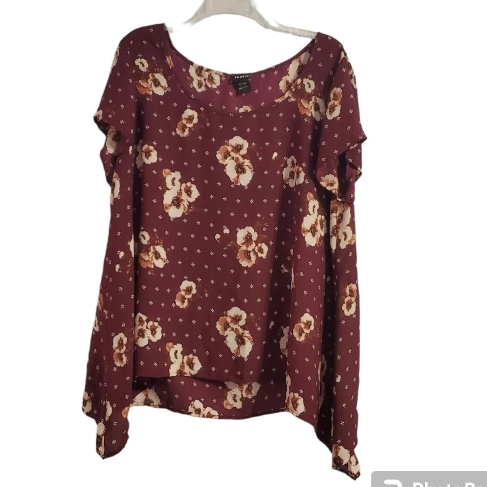 Torrid Women's Floral Handkerchief Hem Blouse Top 1